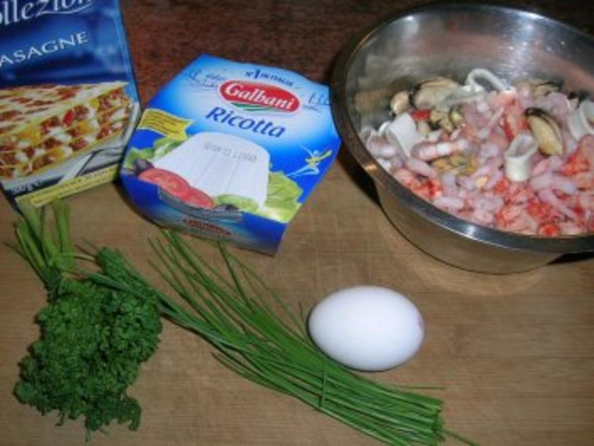 Meeresfrüchte-Cannelloni mit Safransoße, dazu italienischer Tomatensalat - Rezept - Bild Nr. 3