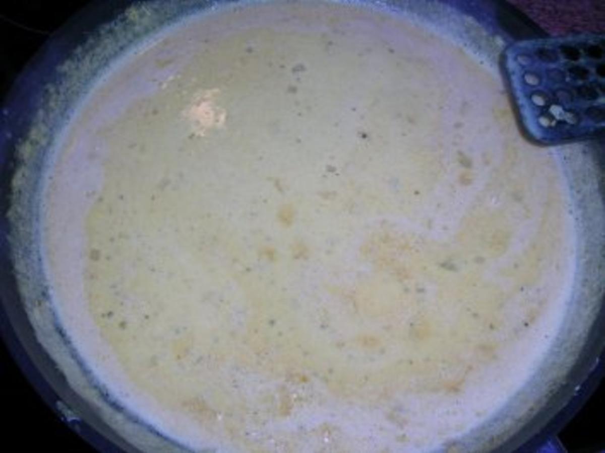 Meeresfrüchte Cannelloni mit Safransoße, dazu italienischer ...