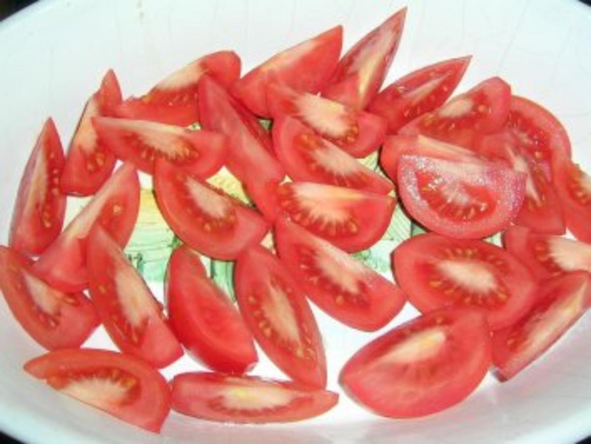 Tomatensalat italienisch  - z.B. als Beilage zu meinen Meeresfrüchte-Cannelloni - Rezept - Bild Nr. 3
