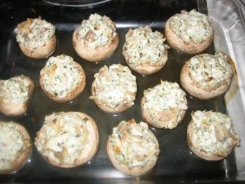 Rezept: Gefüllte Champignons mit Hühnerfleisch Gefüllte Champignons mit Hühnerfleisch - Rezept