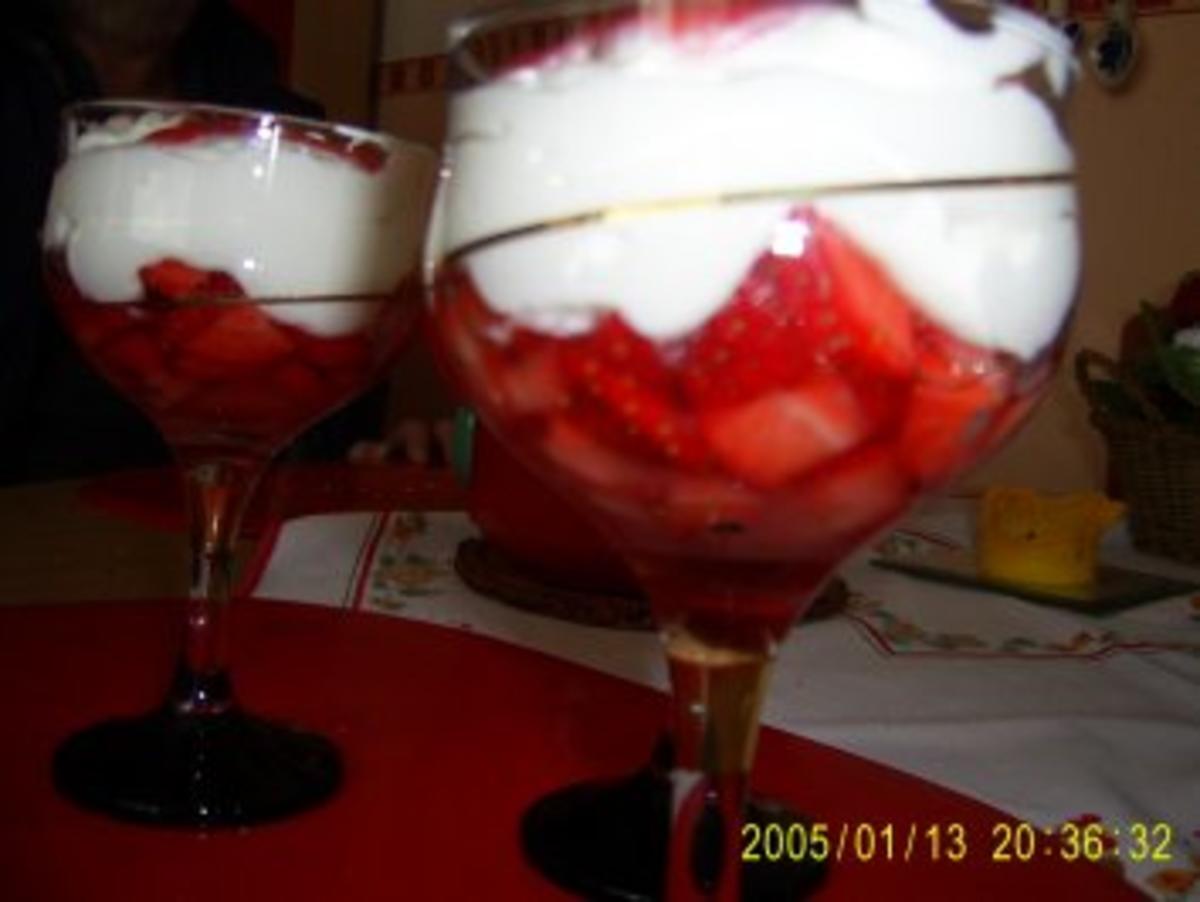 Bilder für Mascarpone-Creme mit Erdbeeren - Rezept