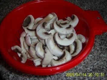 Rezept: Hackfleisch-Champignons-Sahne-Soße Bild Nr. 2 Hackfleisch-Champignons-Sahne-Soße - Rezept - Bild Nr. 2