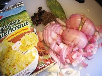 Rezept: Sauerkraut mit Thüringer Blut- und Leberwürstchen ... Bild Nr. 2 Sauerkraut mit Thüringer Blut- und Leberwürstchen ... - Rezept - Bild Nr. 2