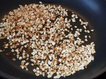 - Pfannkuchen mit Apfel-Aprikosenmus und gerösteten Mandeln - Rezept - Bild Nr. 2