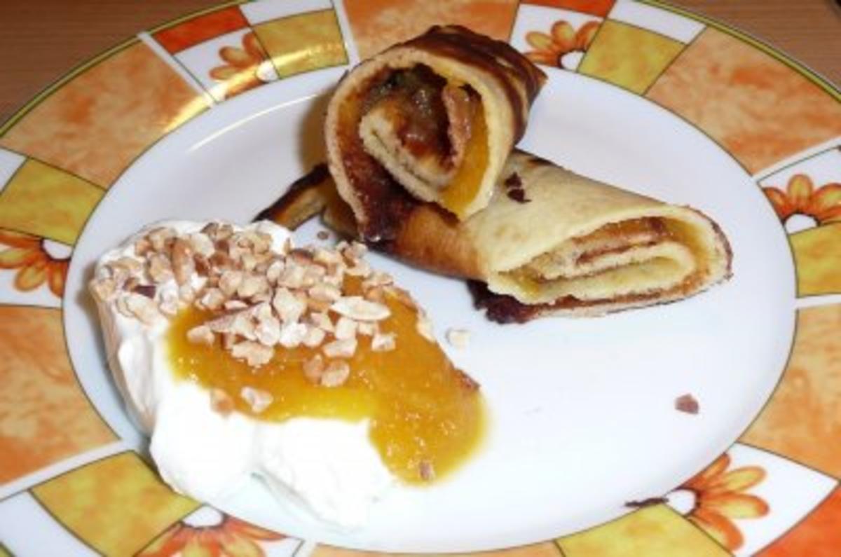 - Pfannkuchen mit Apfel-Aprikosenmus und gerösteten Mandeln - Rezept
