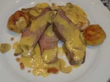 Rezept: Scheiben von der Hirschkeule mit Steinpilzhollandaise und Chicoree Scheiben von der Hirschkeule mit Steinpilzhollandaise und Chicoree - Rezept