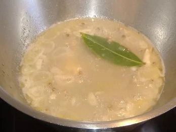 Rezept: Scheiben von der Hirschkeule mit Steinpilzhollandaise und Chicoree Bild Nr. 3 Scheiben von der Hirschkeule mit Steinpilzhollandaise und Chicoree - Rezept - Bild Nr. 3