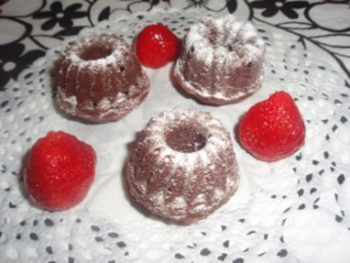 Dessert: Schokoladen-Gugelhupfe Petit Four - Rezept Eingereicht von
caramaus
