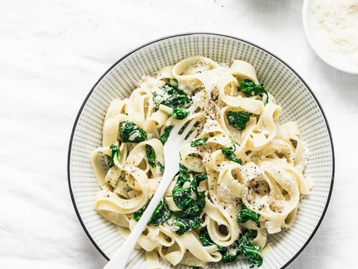 Bandnudeln Mit Spinat Sahne Sauce Rezept Kochbar De