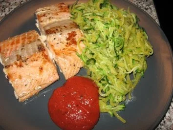 Rezept: Wildlachs mit Gemüsespaghetti Wildlachs mit Gemüsespaghetti - Rezept