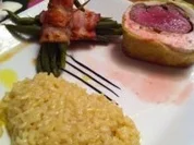 Rindsfilet im Hähnchen-Wirsing-Mantel, Bohnen im Speckröllchen und Weissweinrisotto - Rezept