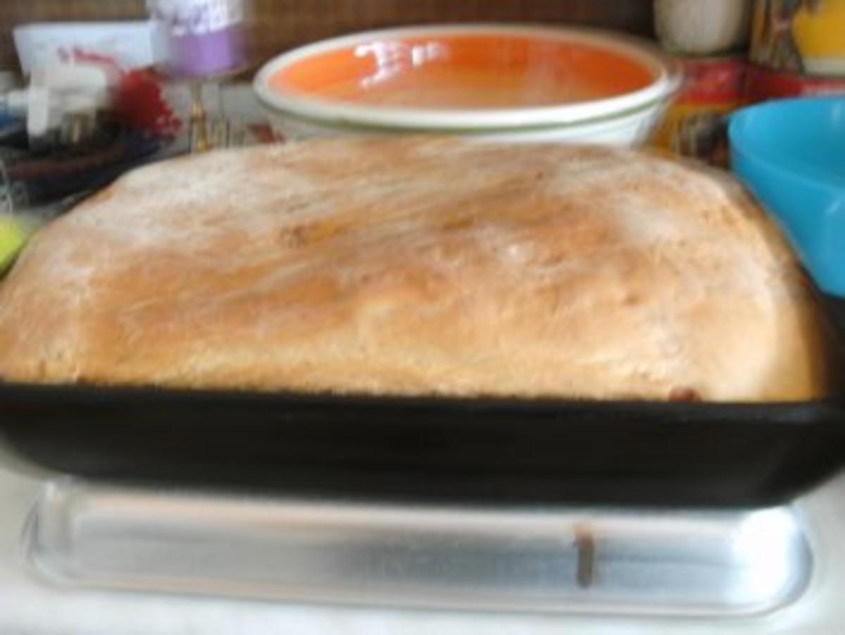 Brot mit Zwiebel, Knoblauch und Schinkenwürfel von Kochmamma - Rezept