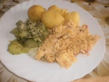 Rezept: Rührei ~ Pellkartoffeln ~ Gurkensalat Rührei ~ Pellkartoffeln ~ Gurkensalat - Rezept