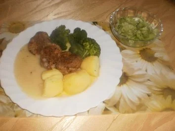 Schweinfilets ~ Broccoli ~ Salzkartoffeln ~ Gurkensalat - Rezept