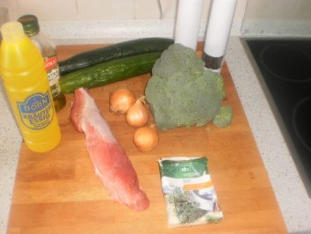 Schweinfilets ~ Broccoli ~ Salzkartoffeln ~ Gurkensalat - Rezept - Bild Nr. 2