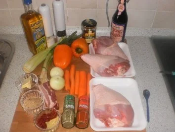 Putenkeulen mit Paprika-Sellerie-Gemüse und Klößen - Rezept - Bild Nr. 2