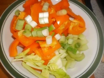 Putenkeulen mit Paprika-Sellerie-Gemüse und Klößen - Rezept - Bild Nr. 10