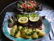 Forelle "Müllerin" mit Petersilienkartoffeln und Salat - Rezept