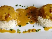 Geflügelbällchen mit Erdnüssen - Rezept