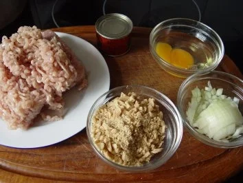 Geflügelbällchen mit Erdnüssen - Rezept - Bild Nr. 2