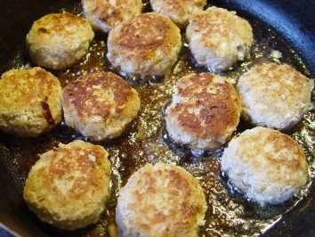 Geflügelbällchen mit Erdnüssen - Rezept - Bild Nr. 3