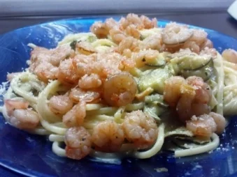 Nudeln in Senfsoße mit Zucchini und Shrimps - Rezept