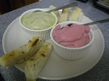 Rezept: Rote Bete Hummus & Baba Ghanoush mit Pita Brot Bild Nr. 2 Rote Bete Hummus & Baba Ghanoush mit Pita Brot - Rezept - Bild Nr. 2