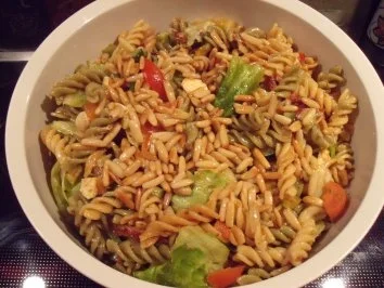 Rezept: Nudelsalat italienische Art mit Honig-Senf-Dressing Bild Nr. 2 Nudelsalat italienische Art mit Honig-Senf-Dressing - Rezept - Bild Nr. 2