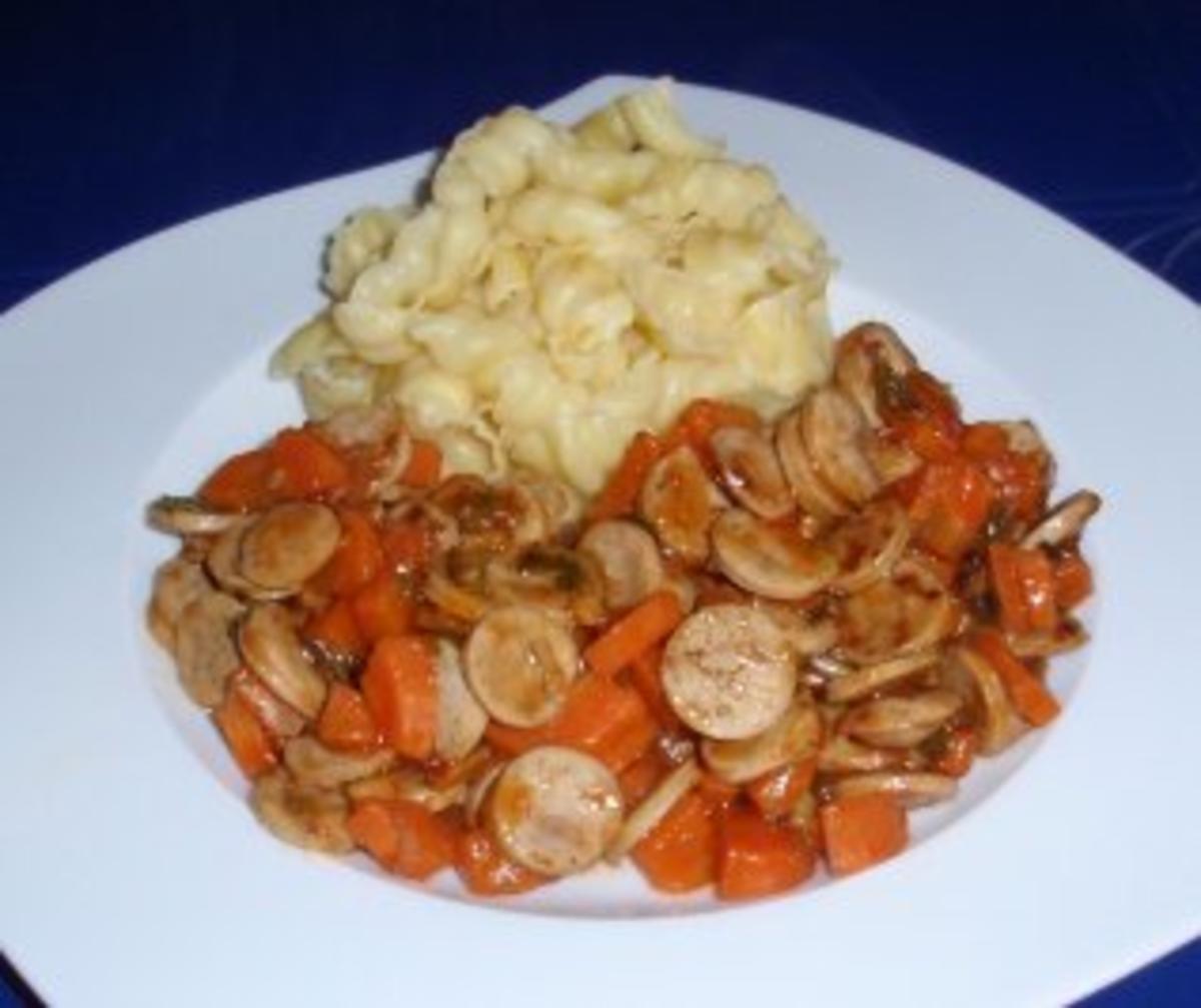 Bratwurst-Gulasch mit Nudeln - Rezept Von Einsendungen Rosalinde111