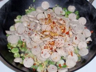 Bratwurst-Gulasch mit Nudeln - Rezept - Bild Nr. 3