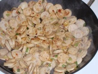 Bratwurst-Gulasch mit Nudeln - Rezept - Bild Nr. 4