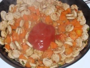 Bratwurst-Gulasch mit Nudeln - Rezept - Bild Nr. 5