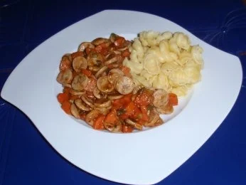 Bratwurst-Gulasch mit Nudeln - Rezept - Bild Nr. 7