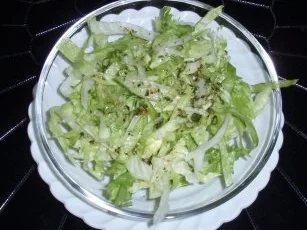Bratkartoffeln mit Geflügelleber und Eisbergsalat - Rezept - Bild Nr. 8