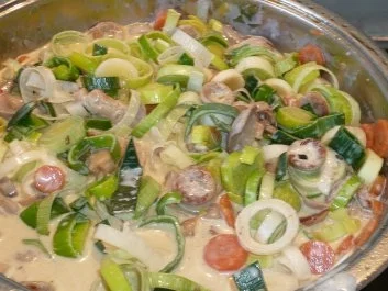 Pfannengericht: Porree - Würstchen -  Käseragout - Rezept - Bild Nr. 4