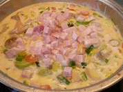 Pfannengericht: Porree - Würstchen -  Käseragout - Rezept