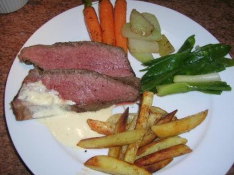 Roastbeef mit Bouillon Gemüse, Kartoffelstäbchen und Zitronen Aioli ...