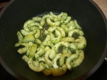 Rezept: süß-saures Gurkengemüse süß-saures Gurkengemüse - Rezept