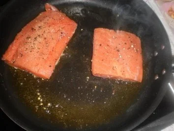 Rezept: Gebratener Lachs zu Kohlrabi Bild Nr. 4 Gebratener Lachs zu Kohlrabi - Rezept - Bild Nr. 4