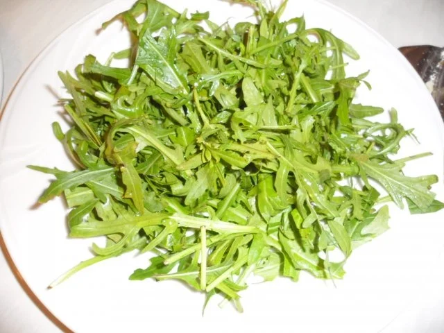 Halloumi gegrillt auf Rucola mit Gurken Tomaten - Rezept - Bild Nr. 3