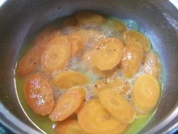 rosa Kalbsrücken/ Kartoffel-Bärlauch-Soufflé/Marktgemüse/Kalbs-Jus - Rezept - Bild Nr. 12