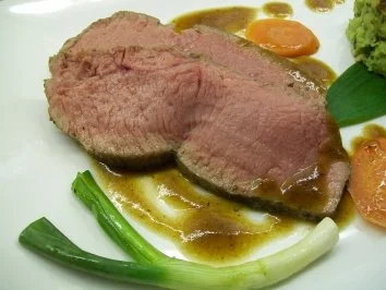 rosa Kalbsrücken/ Kartoffel-Bärlauch-Soufflé/Marktgemüse/Kalbs-Jus - Rezept - Bild Nr. 15