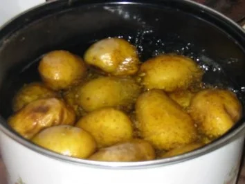 Rezept: Kartoffelsalat der nicht schwer im Magen liegt Kartoffelsalat der nicht schwer im Magen liegt - Rezept