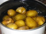 Rezept: Kartoffelsalat der nicht schwer im Magen liegt Kartoffelsalat der nicht schwer im Magen liegt - Rezept