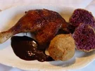 Rezept: Entenkeule an Holundersauce und Rotkohlklöße Entenkeule an Holundersauce und Rotkohlklöße - Rezept