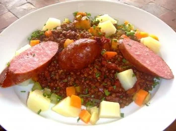 Rezept: Linsentopf mit Brühwurst EURO 5,55 für 4 Pers. Linsentopf mit Brühwurst EURO 5,55 für 4 Pers. - Rezept