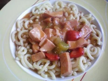 Wurstgullasch mit Nudeln - Rezept