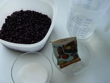 Rezept: Blaubeer-Kaltschale mit Buttermilchnockerln Bild Nr. 3 Blaubeer-Kaltschale mit Buttermilchnockerln - Rezept - Bild Nr. 3