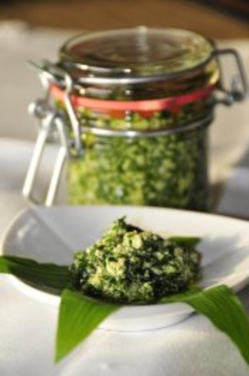 Bilder für Bärlauchpesto mit Sesam, Sonnenblumenkernen und Parmesan - Rezept