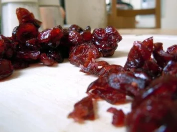 Gefüllte Hähnchenbrust auf Cranberry-Sauce mit Rosmarin-Kartöffelchen - Rezept - Bild Nr. 2